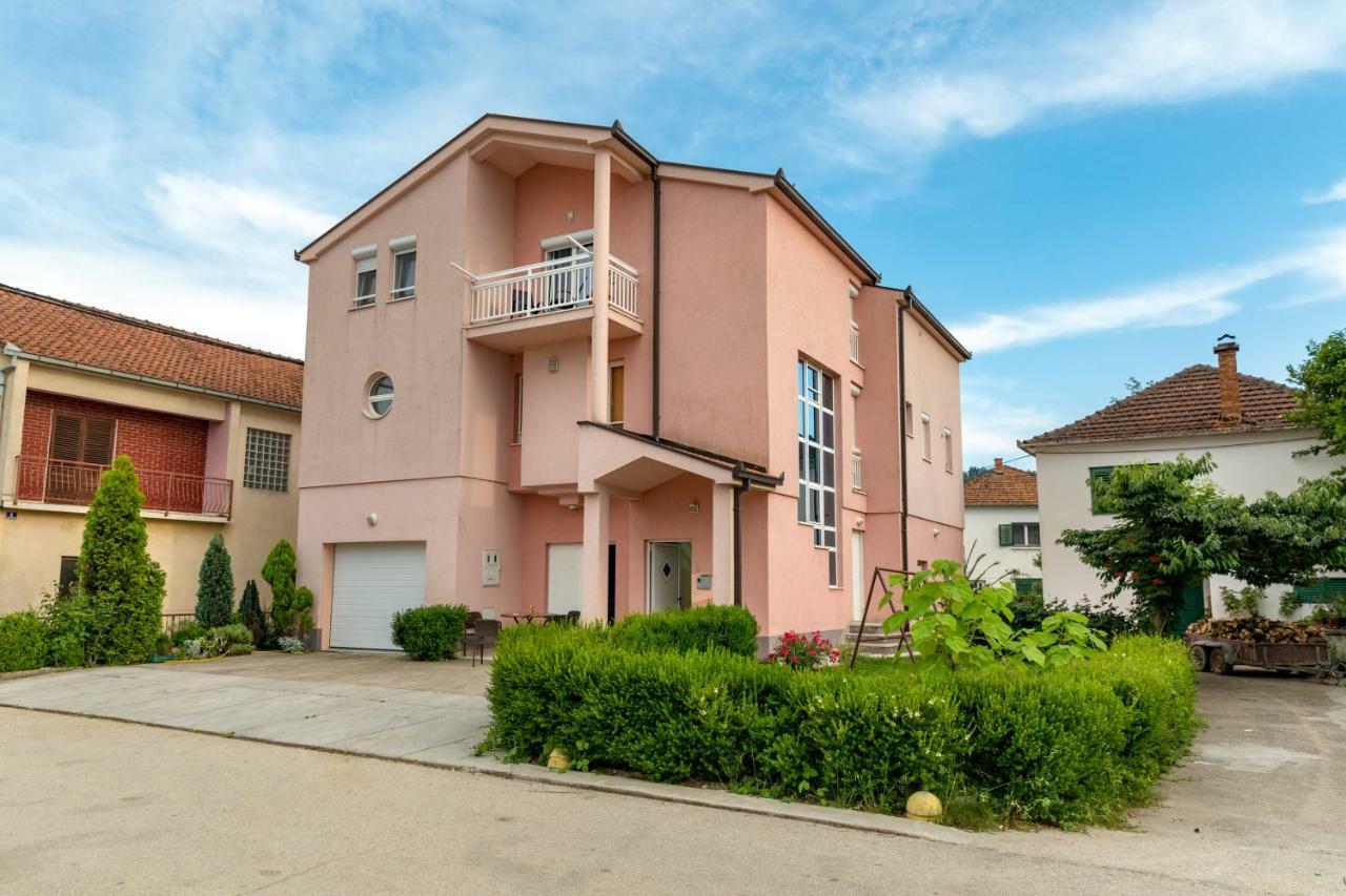 Arenta Apartments Metkovic Bagian luar foto